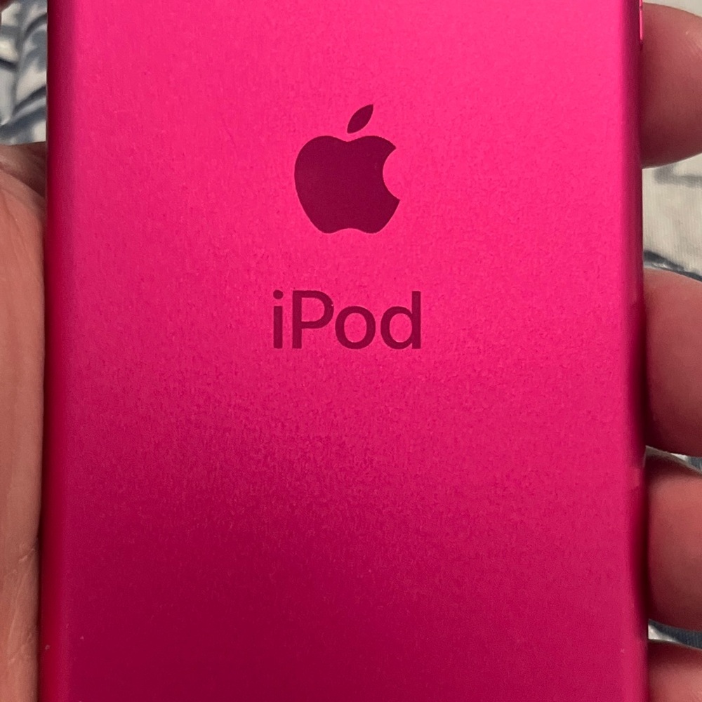 Apple iPod in Bold Pink 7th Generation!